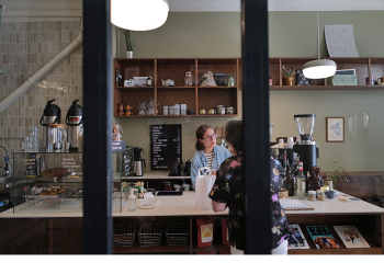 Le coffee shop au micro-climat d'été